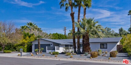 2660 N Farrell Dr in Palm Springs, CA - Building Photo - Building Photo
