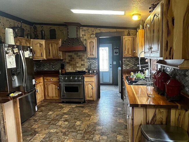 528 State Route 1035 in Kittanning, PA - Foto de edificio - Building Photo