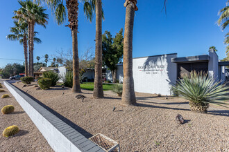 Arcadia Courtyards in Phoenix, AZ - Building Photo - Building Photo