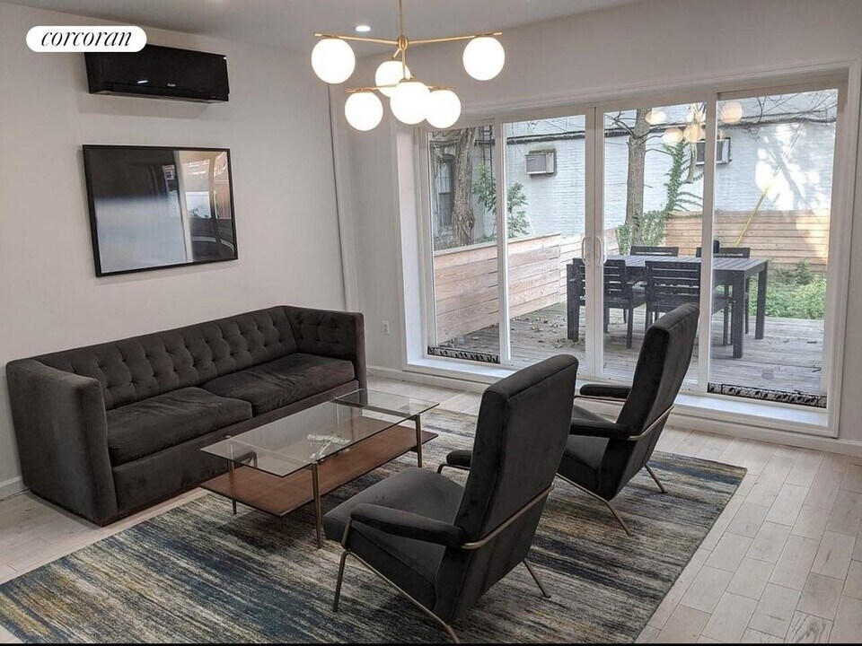 582 E 28th St in Brooklyn, NY - Building Photo