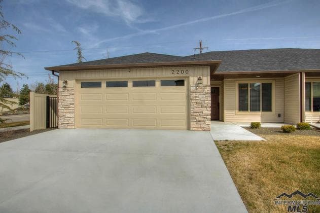 property at 2200 E Ringneck St