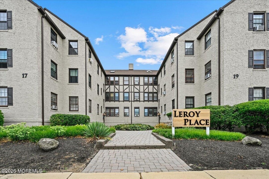 17-19 Leroy Pl in Red Bank, NJ - Building Photo