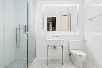 16 W 19th St in New York, NY - Building Photo - Building Photo