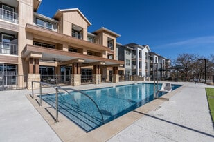 Red Oaks in Austin, TX - Building Photo