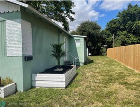 136 N 24th Ave in Hollywood, FL - Building Photo - Building Photo