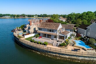 258 Dolphin Cove Quay in Stamford, CT - Building Photo - Building Photo