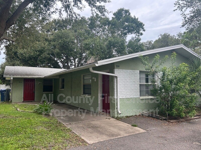 916 Lake Palms Dr in Largo, FL - Building Photo