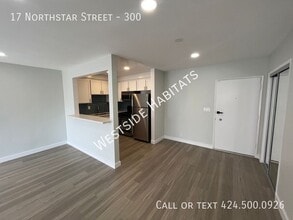 17 Northstar St in Marina Del Rey, CA - Foto de edificio - Building Photo