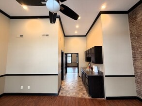 209 N Capitol Ave, Unit #2 in Corydon, IN - Foto de edificio - Building Photo