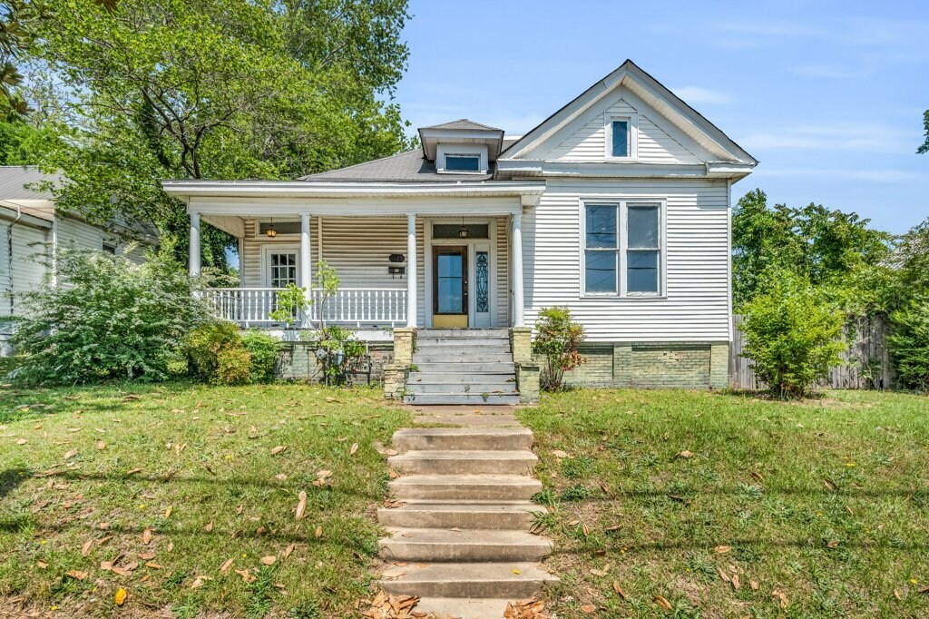 1425 College St in Columbus, MS - Foto de edificio