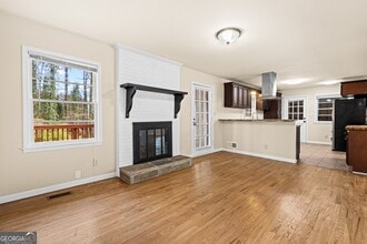 816 Valley Creek Dr in Stone Mountain, GA - Building Photo - Building Photo