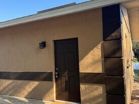 623 Beckett Way in Tarpon Springs, FL - Building Photo