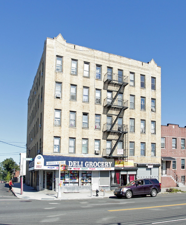 871 E 220th St in Bronx, NY - Building Photo