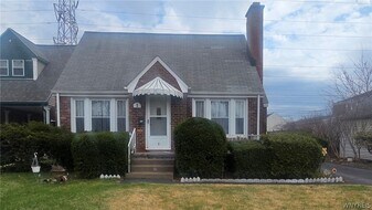 1 Cresthaven Dr in Buffalo, NY - Building Photo