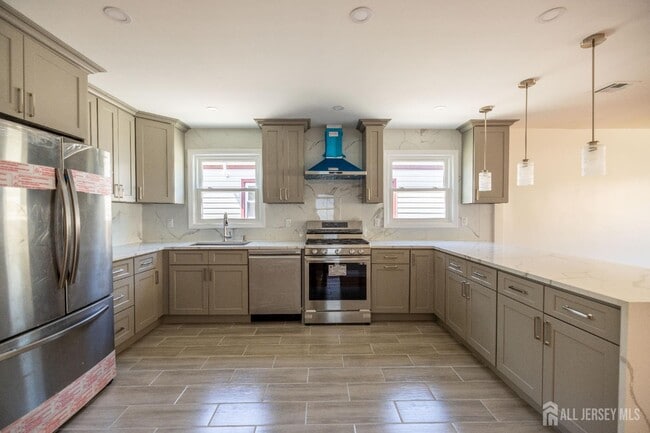 13 Boyd Ave in Jersey City, NJ - Building Photo - Building Photo