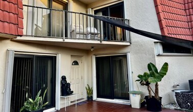 3652 Victoria Dr in West Palm Beach, FL - Foto de edificio - Building Photo