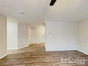 7016 Haines Mill Road in Charlotte, NC - Foto de edificio - Building Photo