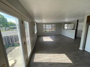 577 N Laurel St in Ashland, OR - Building Photo - Building Photo