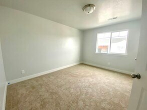 16188 S Truss Dr in Bluffdale, UT - Foto de edificio - Building Photo