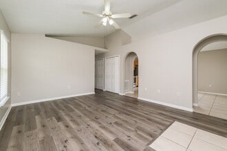 6434 Tabogi Trail in Wesley Chapel, FL - Foto de edificio - Building Photo