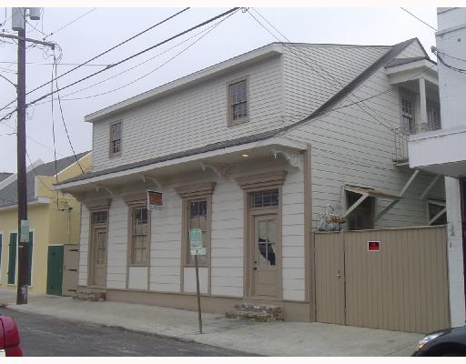 1028 Kerlerec St in New Orleans, LA - Foto de edificio - Building Photo