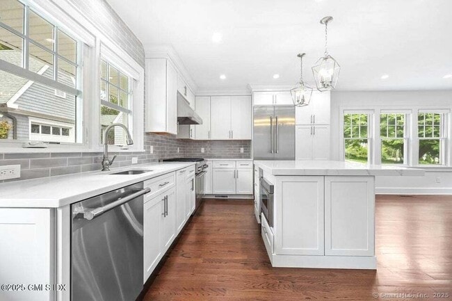 2 Sound View Terrace in Greenwich, CT - Building Photo - Building Photo