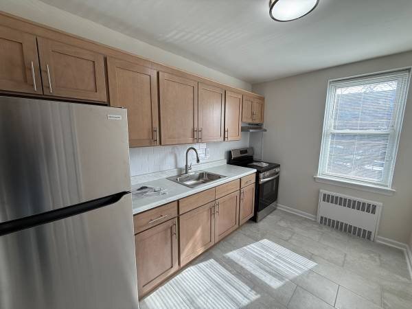 34 Park Ave, Unit 1 in Bloomfield, NJ - Foto de edificio - Building Photo