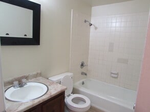 3233 Lakeside Dr, Unit 102 in Grand Junction, CO - Building Photo - Building Photo