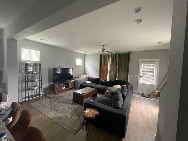 571 Cross Park Ln in Summerville, SC - Building Photo - Building Photo