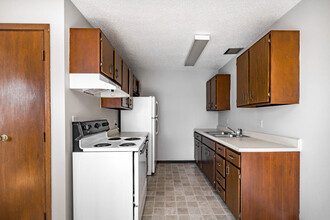 Sunrise Apartments in Sioux Falls, SD - Building Photo - Building Photo