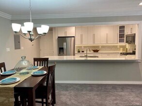 115 Westwood Dr in Westbury, NY - Building Photo - Building Photo