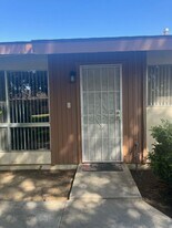 2200 Courtleigh Dr in Bakersfield, CA - Building Photo