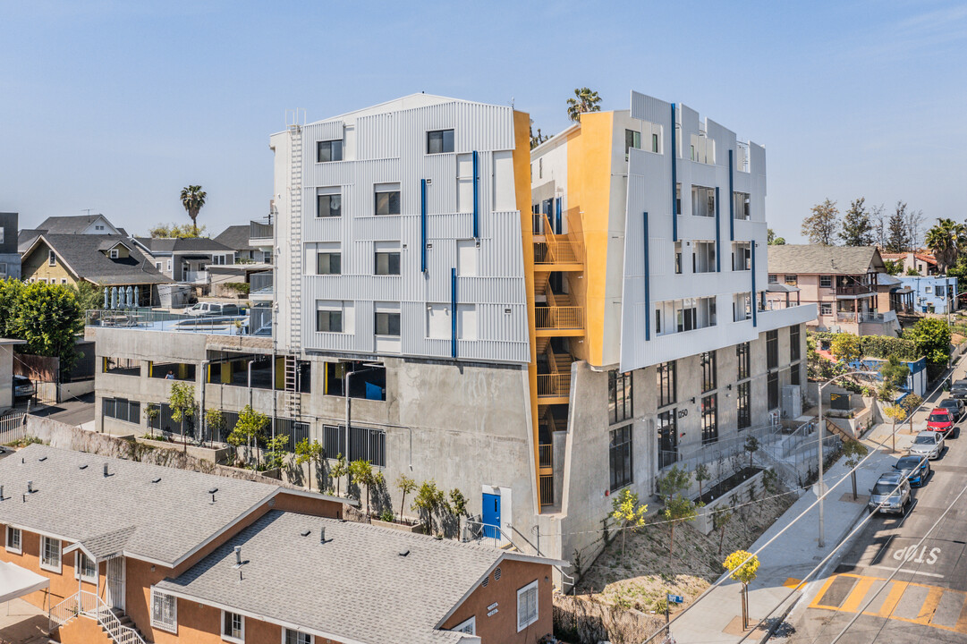 Canyon Apartments in Los Angeles, CA - Foto de edificio