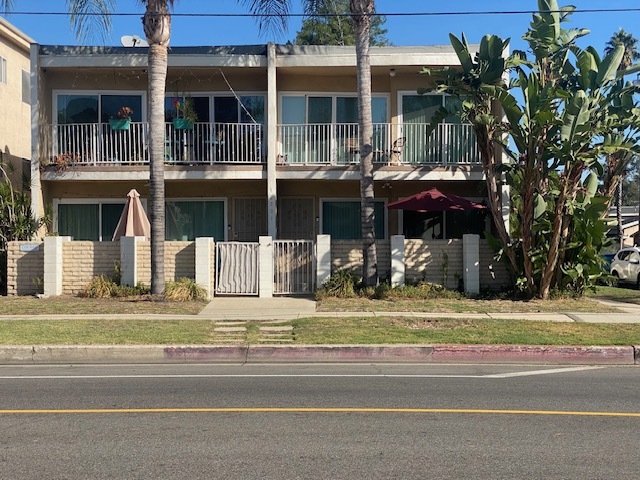 Moorpark Apartments in Studio City, CA - Building Photo