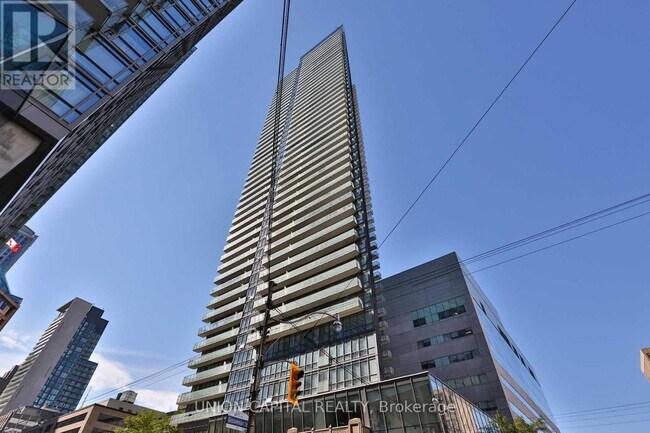 832-2832 Bay St.
