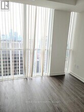 1 Yorkville Ave in Toronto, ON - Building Photo - Building Photo