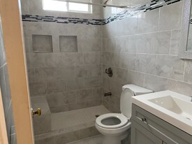 864 Stanford Ave, Unit B in Oakland, CA - Building Photo