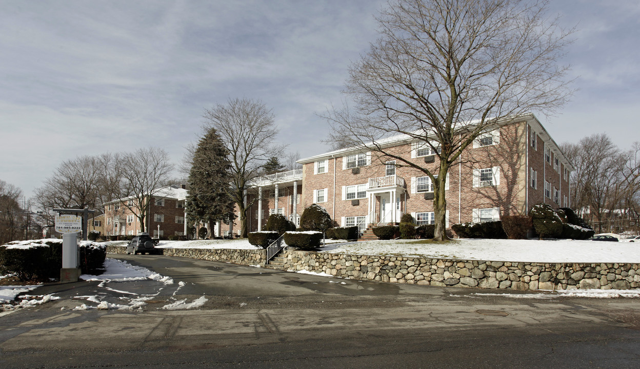 Country Club Place Apartments in Woburn, MA - Building Photo