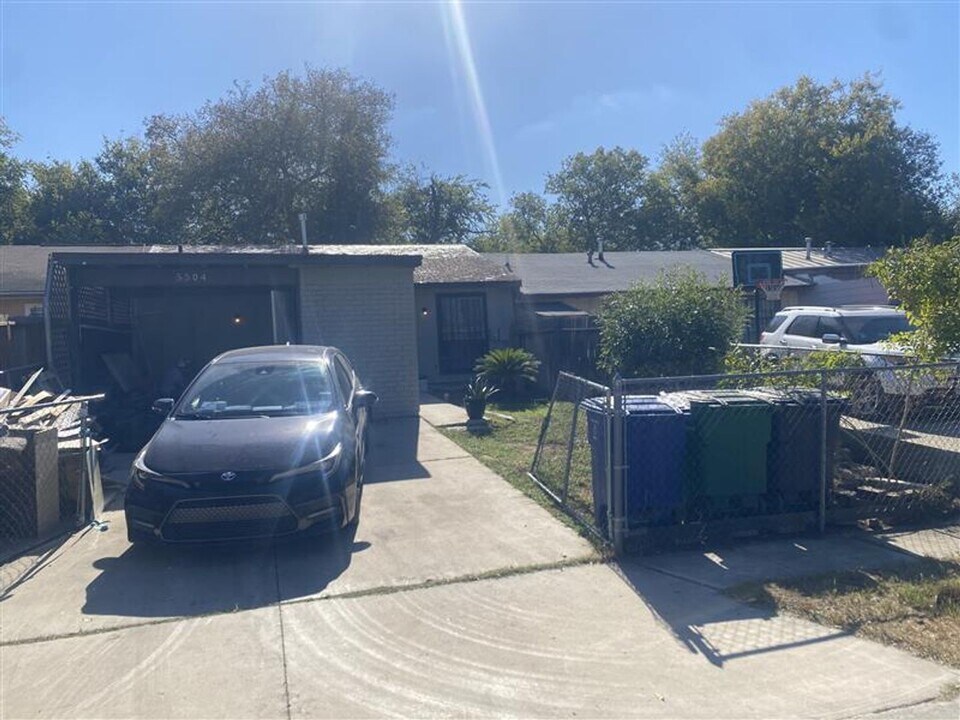 5504 Little Creek Dr in San Antonio, TX - Building Photo