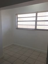 6055 W 19th Ave in Hialeah, FL - Foto de edificio - Building Photo