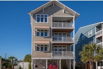 608 Carolina Beach Ave S in Carolina Beach, NC - Building Photo - Building Photo