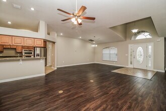 4749 Abaco Dr in Tavares, FL - Foto de edificio - Building Photo