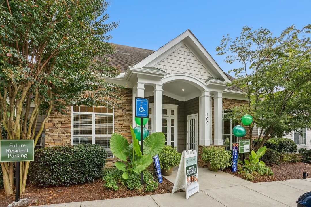 Parkway Vista in Doraville, GA - Building Photo