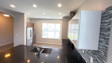 7255 Shadeview Alley in Windermere, FL - Foto de edificio - Building Photo