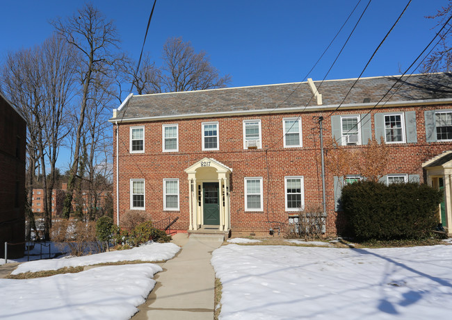8217 Schrider St in Silver Spring, MD - Foto de edificio - Building Photo