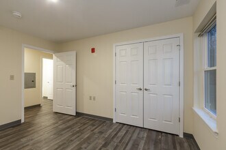 Bedford Village Manor at Riddlebrook in Manchester, NH - Building Photo - Building Photo