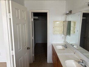 1917 Estate Dr in Deer Park, TX - Building Photo - Building Photo