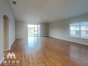 1328 Maximilian Dr in Zephyrhills, FL - Building Photo - Building Photo