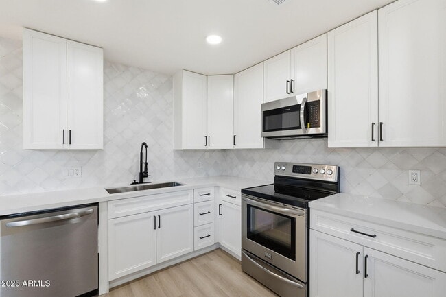 4201 E Camelback Rd in Phoenix, AZ - Building Photo - Building Photo