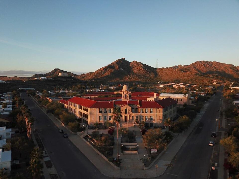 Curley School Artisan Apartments in Ajo, AZ - Foto de edificio